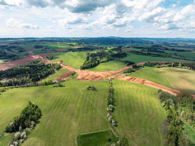 Trwa budowa autostrady D11 Trutnov - Lubawka. Tak wygląda obecnie plac budowy