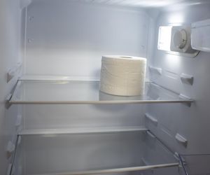 Włożyłam rolkę papieru toaletowego do lodówki. Pozbyłam się dwóch sporych problemów