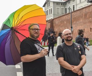 VI Toruński Marsz Równości. Przeciwnicy modlili się w centrum