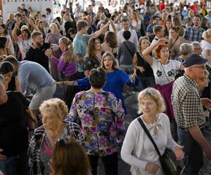 Gorące rytmy na zakończenie lata. Karnawałowy finał Roztańczonego Wyspiańskiego w Katowicach