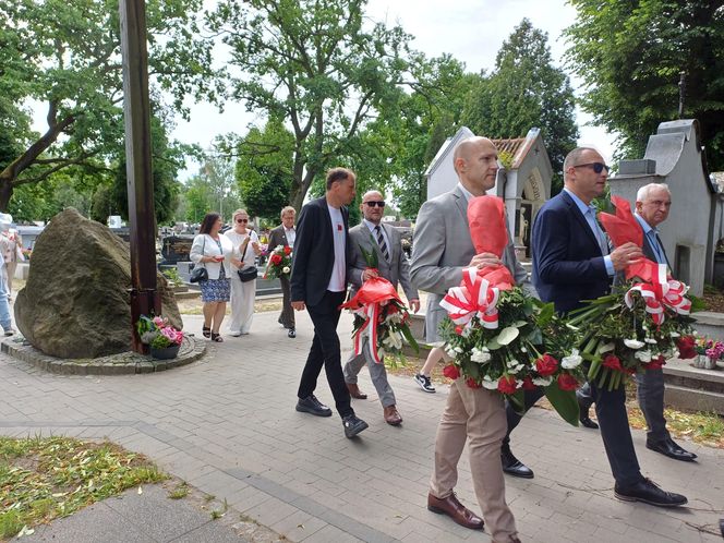 Pamięć o powstańcach żyje w Ostrzeszowie. Ulicami miasta przeszedł Marsz Pamięci [ZDJĘCIA]