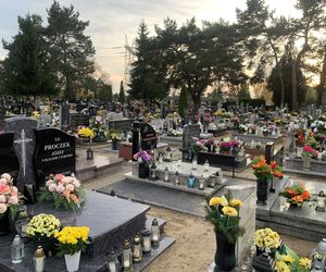 1 listopada na cmentarzach w Polsce. Tak Polacy obchodzą Wszystkich Świętych