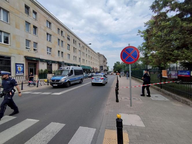 Ludzie usłyszeli huk, z okien buchnął pył. Runęła część zabytkowej kamienicy w Śródmieściu