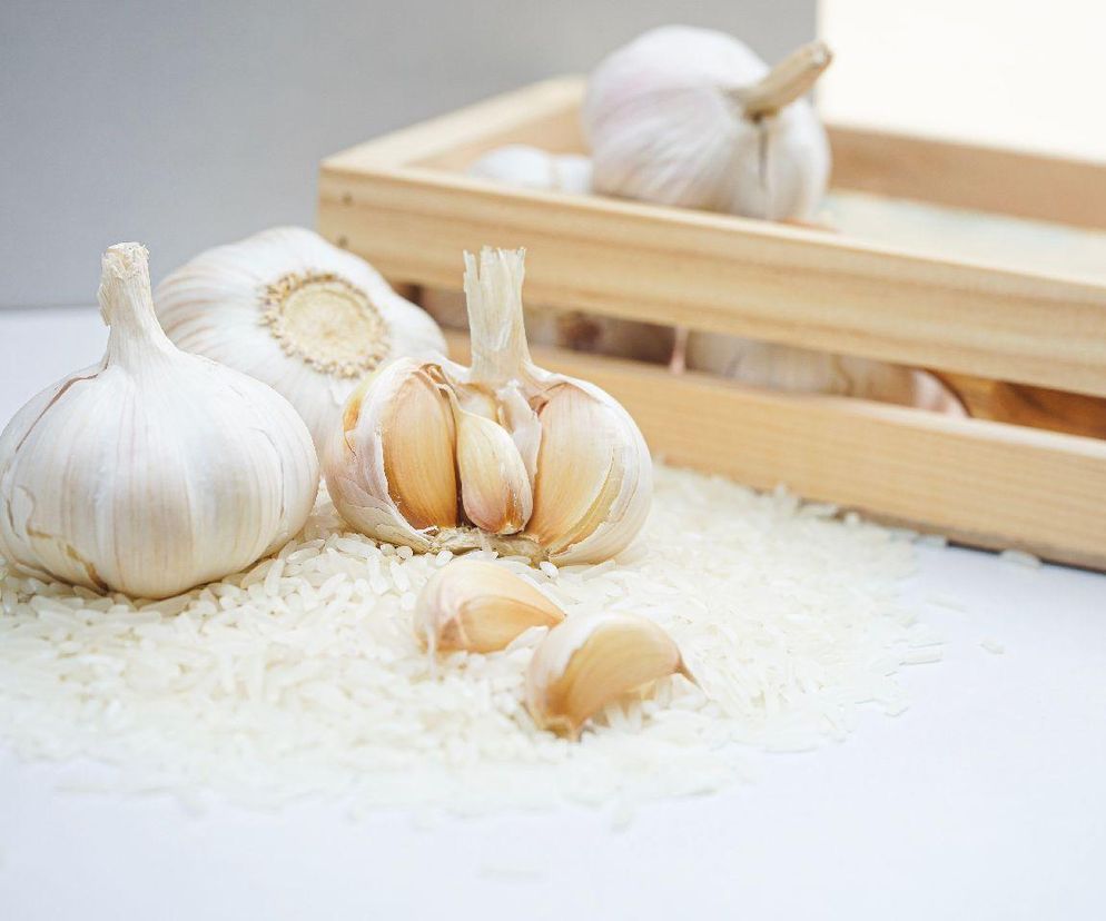 przechowywanie czosnku w ryżu