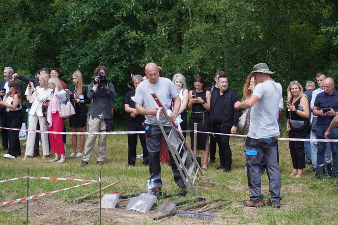 Mistrzostwa w kopaniu grobów na czas w Targach Kielce