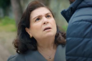 Feraye odkryje, że Melis jest szantażowana przez Ragipa.