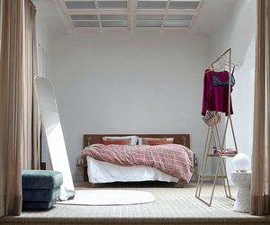 Wnętrza z podestami i podłogą na różnych poziomach