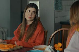 Barwy szczęścia odcinek 3018. Agata (Natalia Zambrzycka), Asia (Anna Gzyra)