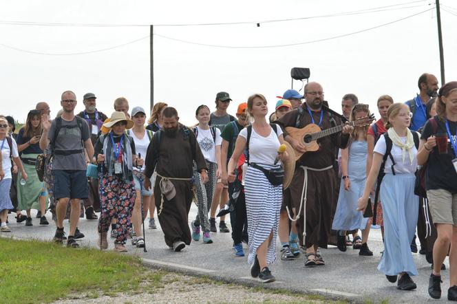 Śpiewający dzień lubelskich pątników na szlaku do Jasnej Góry!