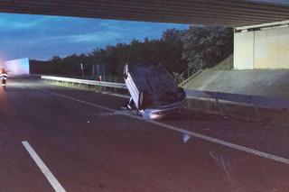 Stemplew. Śmiertelny wypadek na A2. W karambolu zginęła kobieta, wiele osób rannych [ZDJĘCIA].