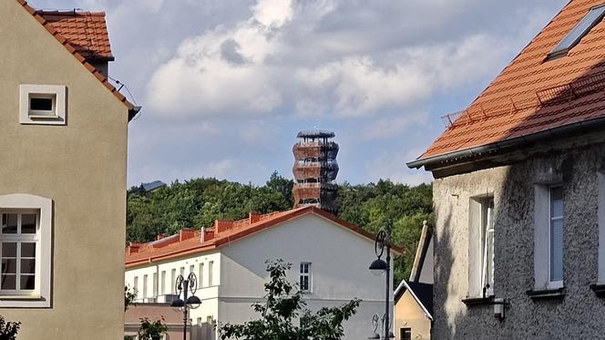 Nowa wieża widokowa w Górach Wałbrzyskich. Ale widoki na Wałbrzych!