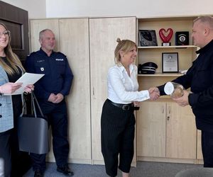 Pracownica banku niczym rasowy detektyw! Pomogła złapać oszusta