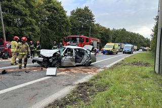 Dwa roztrzaskane auta na Bielanach