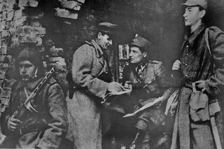 Upiorne wyzwolenie. 80 lat temu 17 stycznia 1945 do zniszczonej Warszawy weszli żołnierze 1 Armii WP