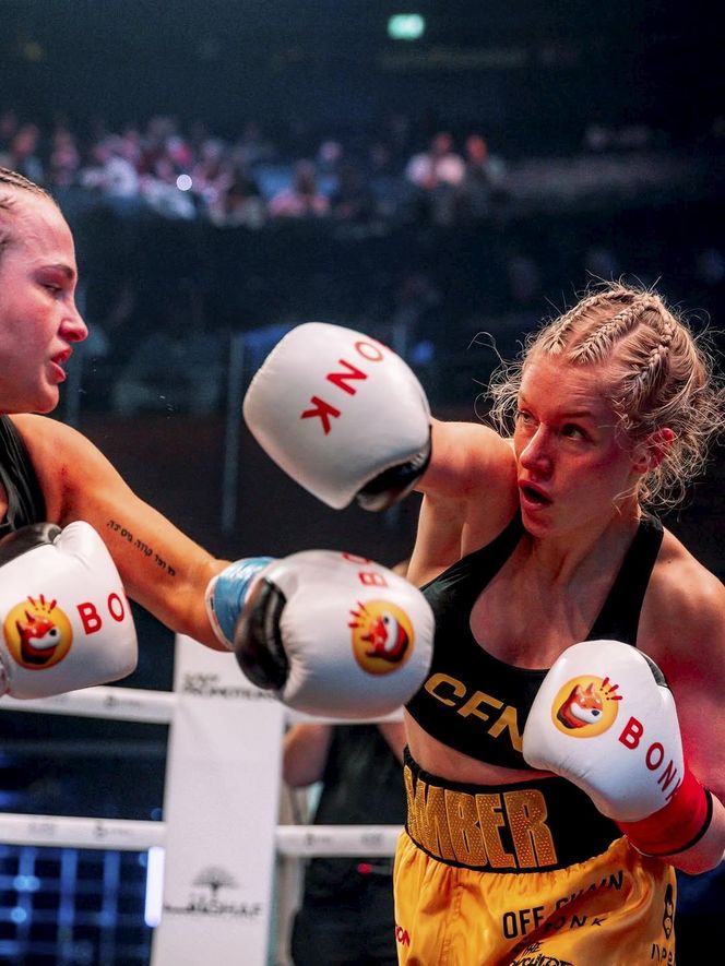 Piękna brytyjska modelka gwiazdą ringów! 