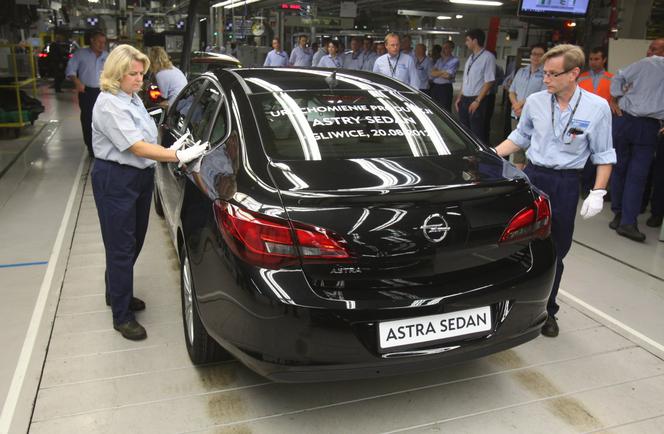 Opel Astra Sedan 2012