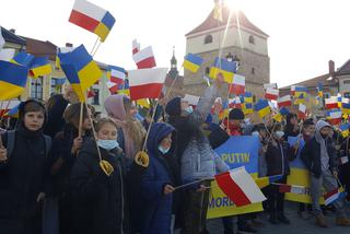 Młodzi ludzie - solidarni z walczącą Ukrainą 