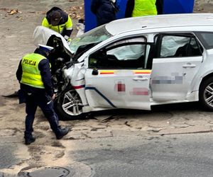 Śmiertelny wypadek w centrum Warszawy. Kierowca wjechał w ścianę tunelu