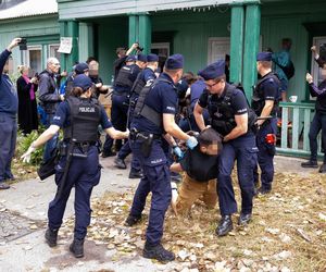 Chaos na Osiedlu Przyjaźń. Policja zatrzymała mieszkańca domku. „Wyciągnęli go siłą”