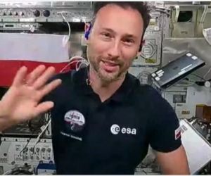 Łódź łączy się z kosmosem. Sławosz rozpoczął lekcję z ISS