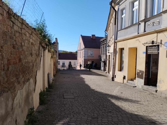 Szokujące odkrycie w Tarnowie. Ciało mężczyzny leżało w centrum miasta