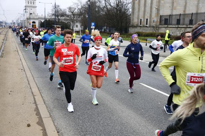 Bieg na Piątkę 2024, Warszawa - zdjęcia. Biegłeś? Szukaj się w galerii!