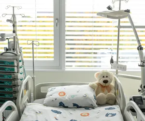 Nowa siedziba dziecięcej onkologii w Poznaniu. Mali pacjenci dostali sale z łazienkami i miejscami dla rodziców
