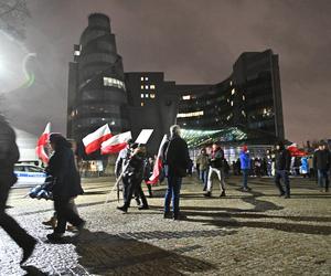 Kolejny dzień protestu przed siedzibą TVP