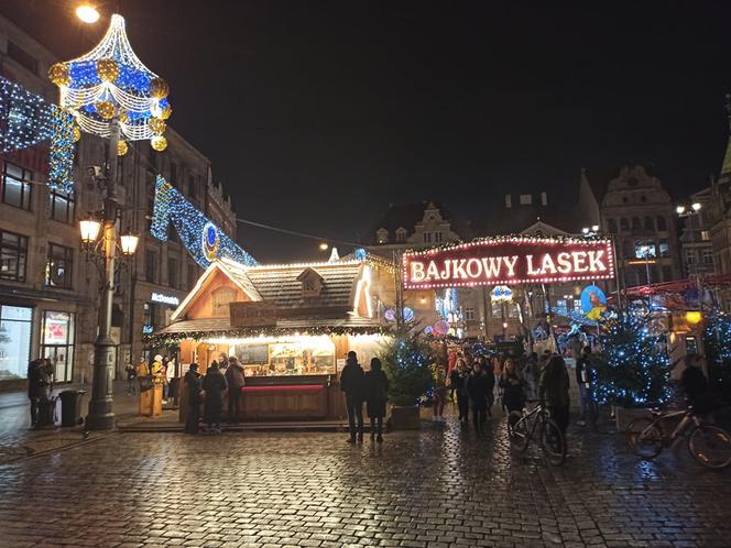 Jarmark Bożonarodzeniowy we Wrocławiu po zmroku. Robi wrażenie! [ZDJĘCIA]