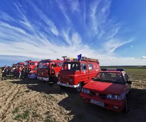 Piękne wozy strażackie zaparkowały w Sieroszewicach [ZOBACZ,POSŁUCHAJ]