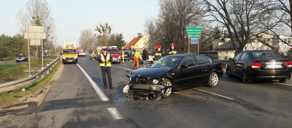 Kolizja z udziałem karetki i samochodu osobowego
