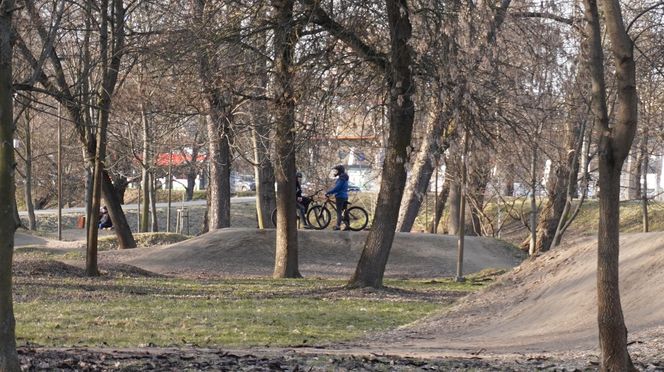 Mieszkańcy Lublina poczuli wiosnę. Na termometrach było ponad 20 stopni! Wiosenna odsłona Parku Ludowego w obiektywie