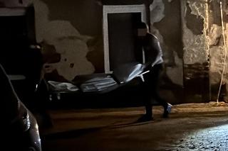 Tajemnicza śmierć w Pruszkowie. Zwłoki mężczyzny znalezione w mieszkaniu. To było zabójstwo? 