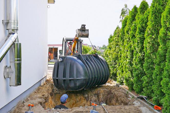 montaż podziemnego zbiornika na deszczówkę