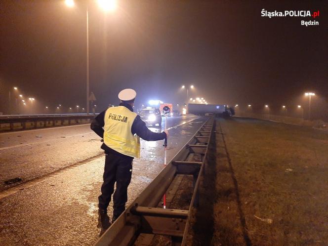 Koszmarny wypadek na S1 w Mierzęcicach! Zmasakrowany samochód i powalona ciężarówka