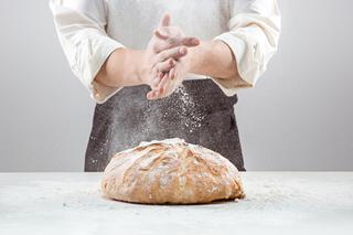 W czym upiec chleb? Garnek czy forma do pieczenia chleba