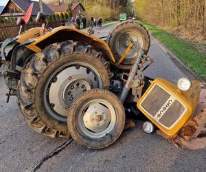 Traktor wykręcony na drugą stronę. Musisz zobaczyć, jak ze zderzenia wyszedł golf 