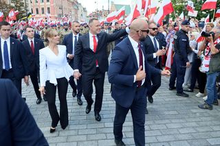 Marta Nawrocka przebrała się w marynarkę i spodnie. Z Zamku Królewskiego wyszła odmieniona [ZDJĘCIA]