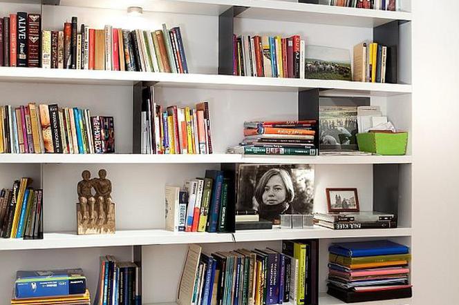 Salon: domowa biblioteczka. Wybieramy regał i półki na książki