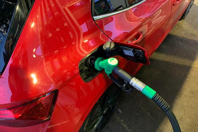 Tankowanie auta, ceny paliw