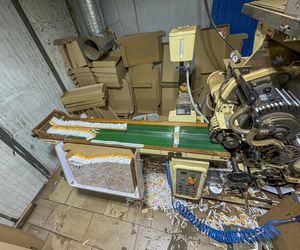 Nielegalna fabryka papierosów zlikwidowana! Milion papierosów w kartonach po pizzy