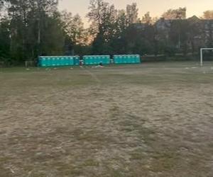 Zniszczona murawa na stadionie w Skarżysku