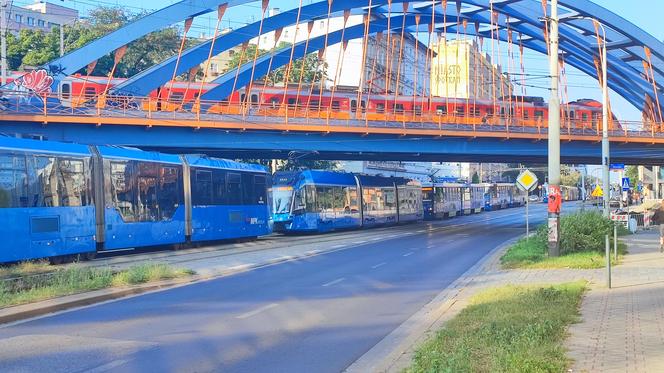 Poranny armagedon na Grabiszyńskiej we Wrocławiu. Ludzie jadą do pracy i szkoły, a tu remonty