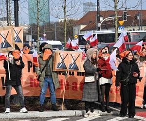 Protest kupców z Marywilskiej przed ratuszem