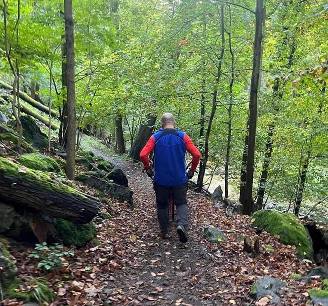 Wypadek na Ścieżce Hochbergów. Turystka ze złamaną nogą trafiła do szpitala