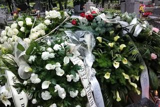 Tragedia w Salisbury. Zamordowane kobiety pochowane w Tarnowie. Grobu nie widać spod kwiatów [ZDJĘCIA]