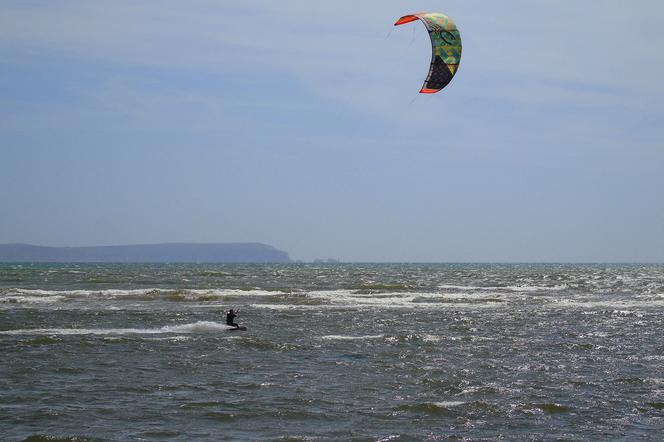 Kitesurfing