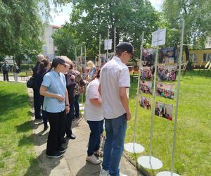 Przez lata ŚDS w Siedlcach działał w dwóch lokalizacjach, teraz już oficjalnie funkcjonuje w jednym miejscu, w budynkach dostosowanych do potrzeb osób z niepełnosprawnościami. 