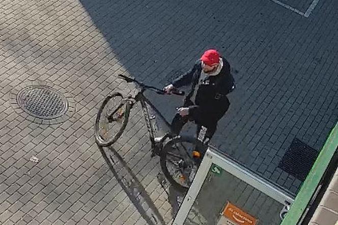 Ukradł rower i zniknął bez śladu! Ściga go policja z Bydgoszczy [ZDJĘCIA]