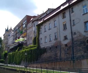 O tym mieście mówią mała Praga. Twierdza, podziemia i najstarszy kamienny most 